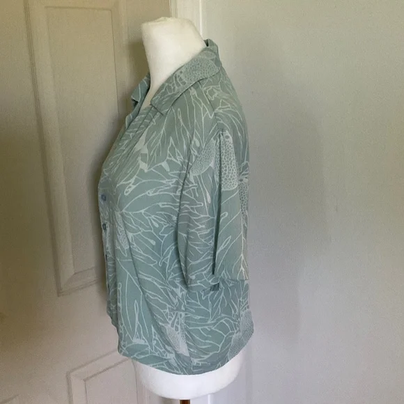 Manaola women’s collared top - Picture 2 of 5